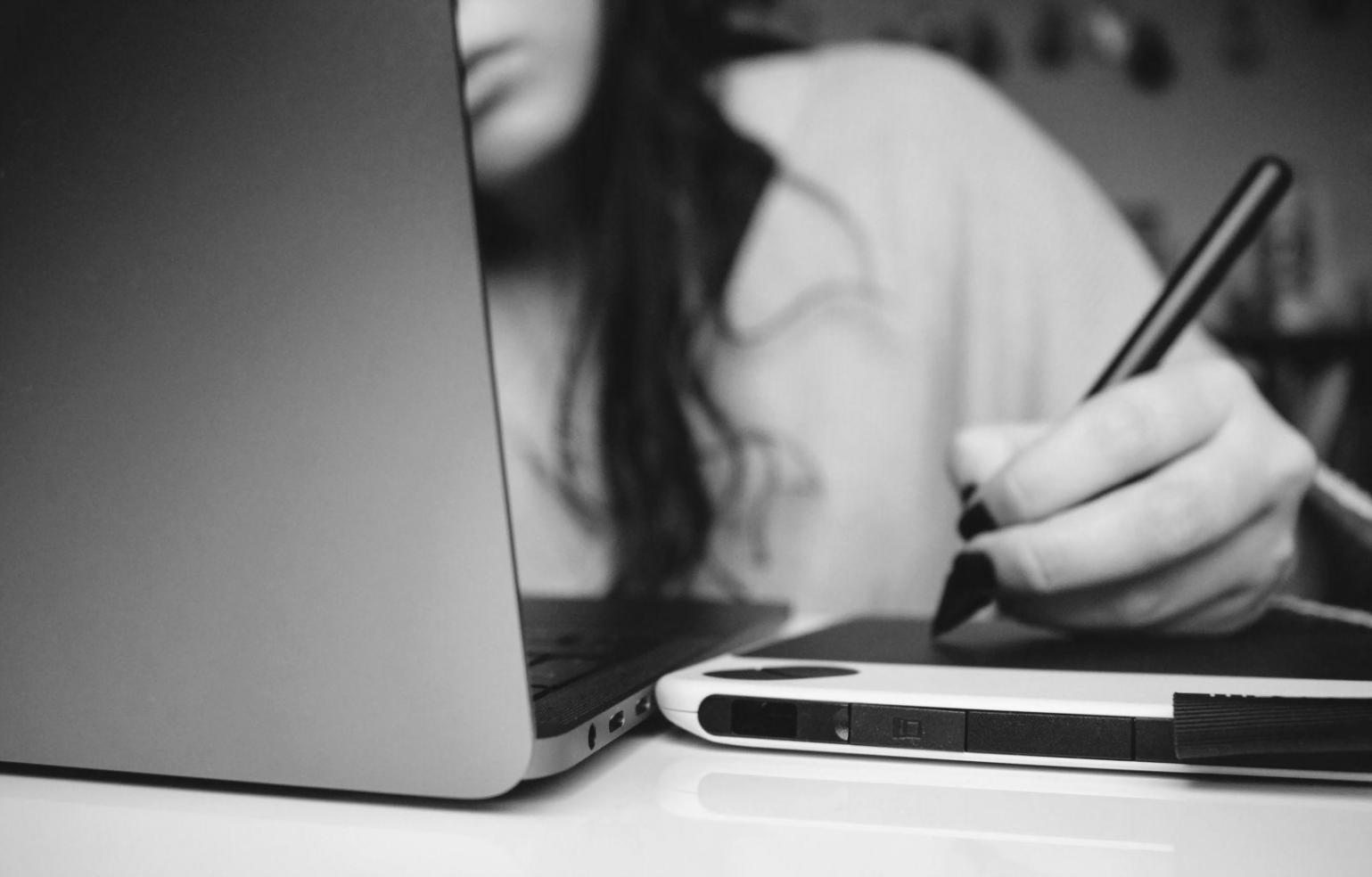 Proceso de análisis de gastos mensuales